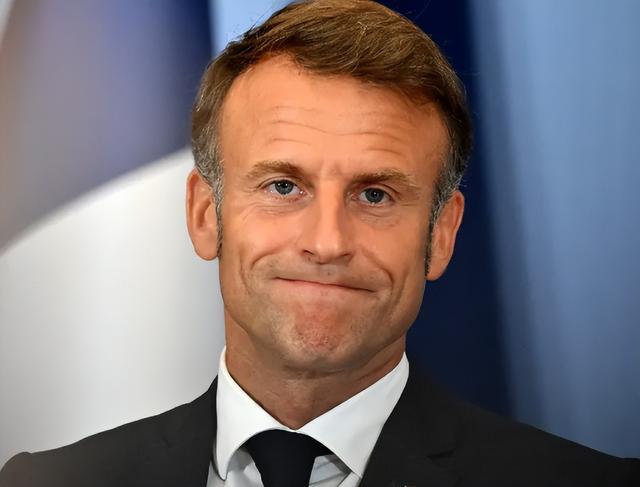 山东舰领衔，40艘中国军舰亮剑法航母，压迫感十足，法军叫嚣：还好我们实力强大