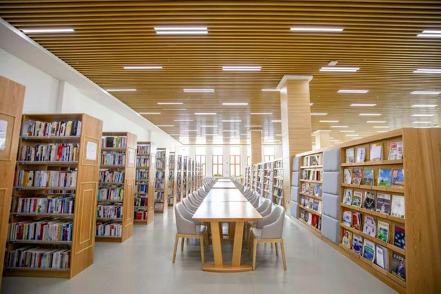 双鸭山市图书馆简介