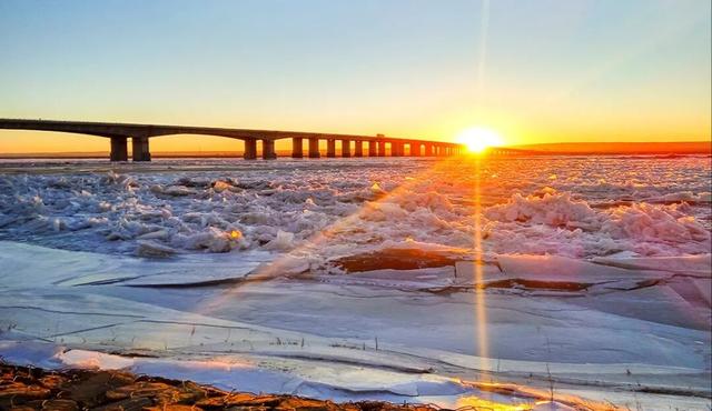 高铁直达！48小时玩转冬日磴口，观流凌、渡·阴山、冲沙漠，欢乐不停歇~~~