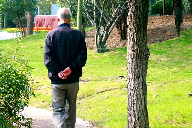 走路才是最有效运动？科学家：每天至少走4967步。尤其是老年人！