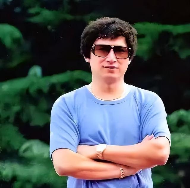 "第一软饭男"去世了，伺候美国老妇13年，继承268亿，死后钱给谁