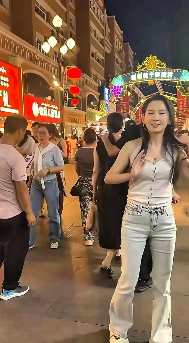 还以为森林北有多美，小个子五五身 还好身材有点肉 不然没那么漂亮