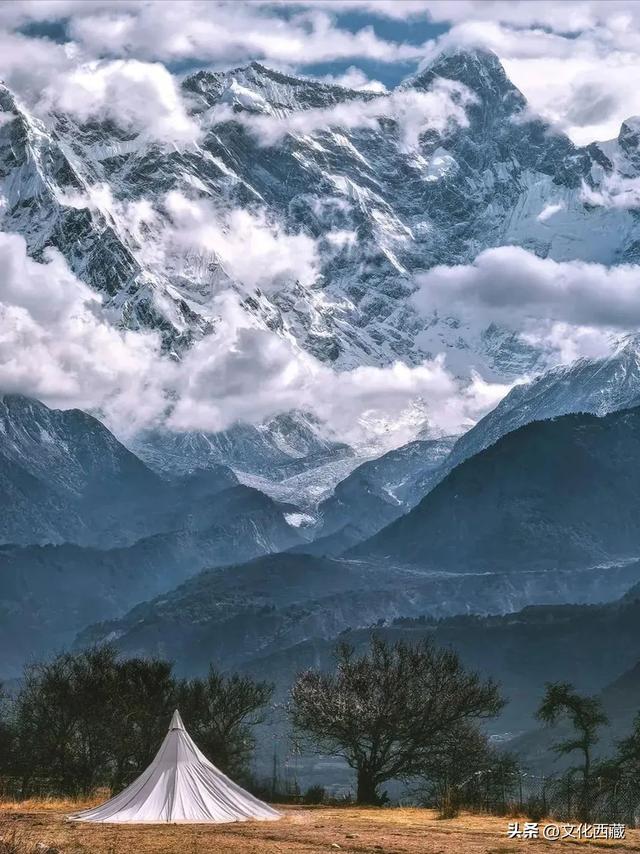 对不起，这看日照金山、流星、沙漠和雪山同框的宝藏地，我写晚了！