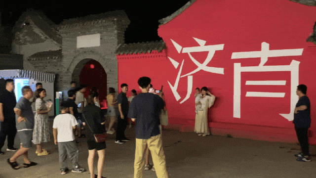 人气爆棚！ 在济南，你的夏日打卡清单还缺一面大红墙！