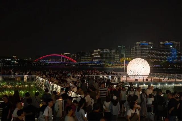 共赴沉浸式月光剧场！这份中秋观影单，等你来领取！