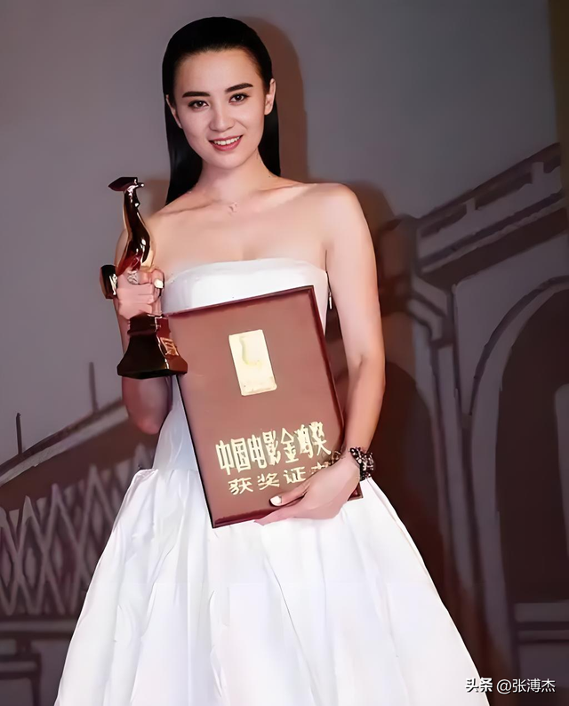 她被骂“陪睡上位”，后被封为“性感欲女”，得奖后当众怒怼海清