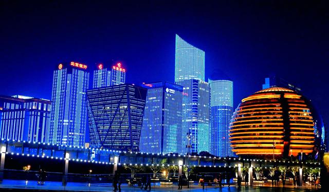 光影为笺:杭州绘就的流光盛卷