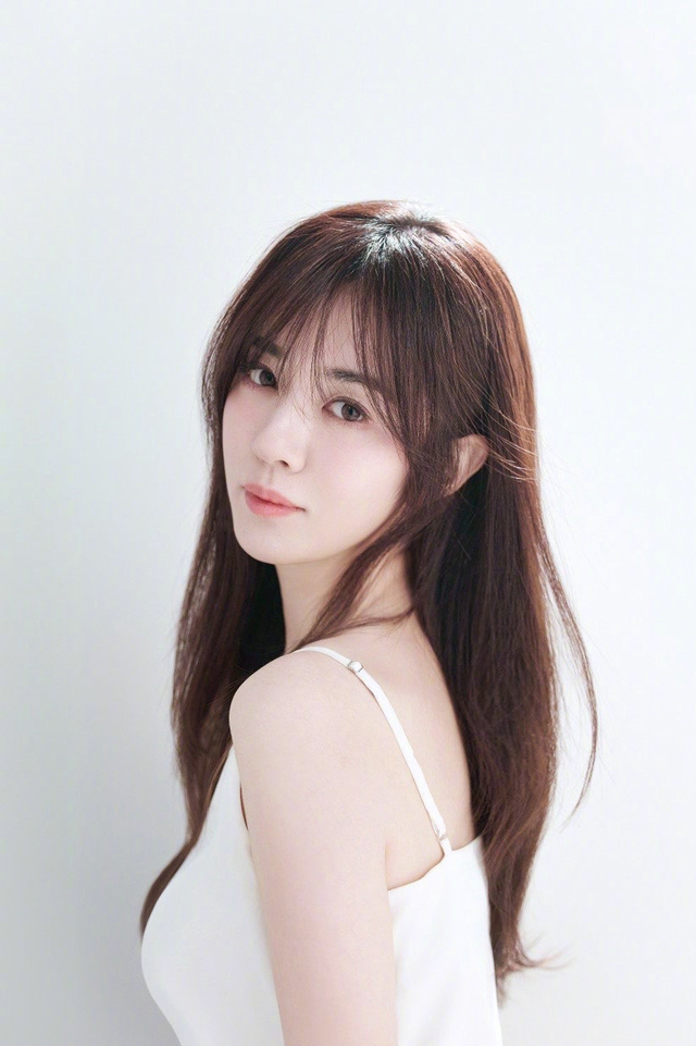 王晓晨身材前凸后翘，大白兔饱满，笑容可爱，超级吸引人，超爱了