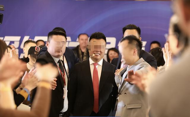 判了，无期！敛财3.8亿，伪装了7年的励志网红，最终还是露馅了