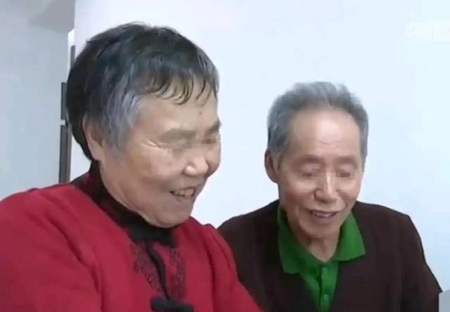 搭伙老伴又帅又体贴，没有退休金我忍了，可新婚那晚我却慌了