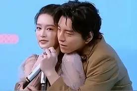 强吻、摸胸、掀裙底，这些男星究竟是真敬业，还是借机占便宜？图片