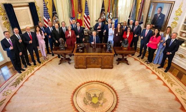 不许特朗普退出中美争锋,83岁拜登带病出山,一开口就冲着中国来