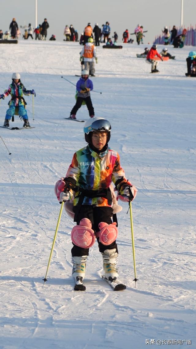 天定山滑雪场雪假迎高峰 游客爆棚