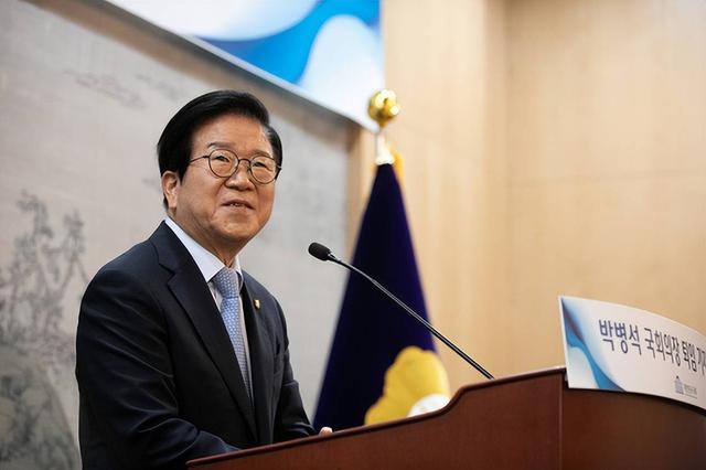 韩国特使团抵达北京，下飞机的第一句话不简单，中方回应很干脆