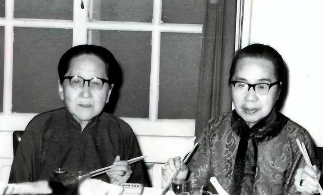 2007年，一台湾商人来到沈阳大帅府，对售票员说：我就不买票了吧