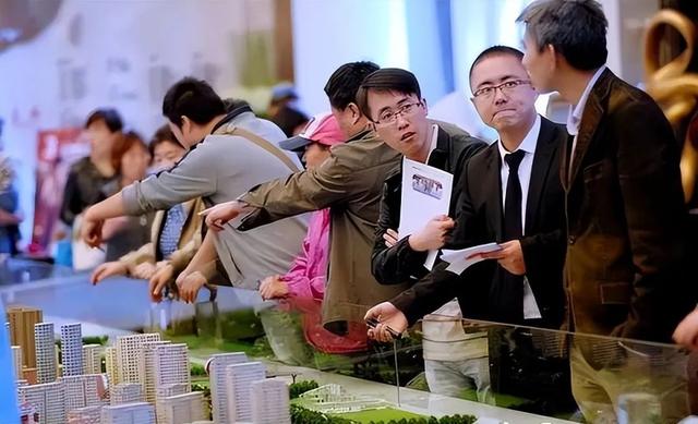 “鬼城”再添一座？房价从2万暴跌到4千，投资者如何自救？