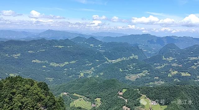 秭归长阳巴东交界的香龙山,香火旺盛,那里风景怎样?会开发么?