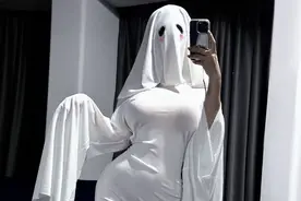 网红杏子夫人cos“幽灵娘” 火爆出圈，网友：戴上面具实卸下伪装图片