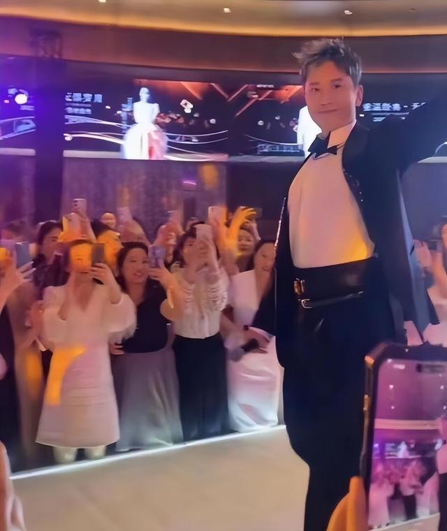 他8次上春晚，作死被捕入狱，今54岁无人问津，老搭档也断了联系 第19张