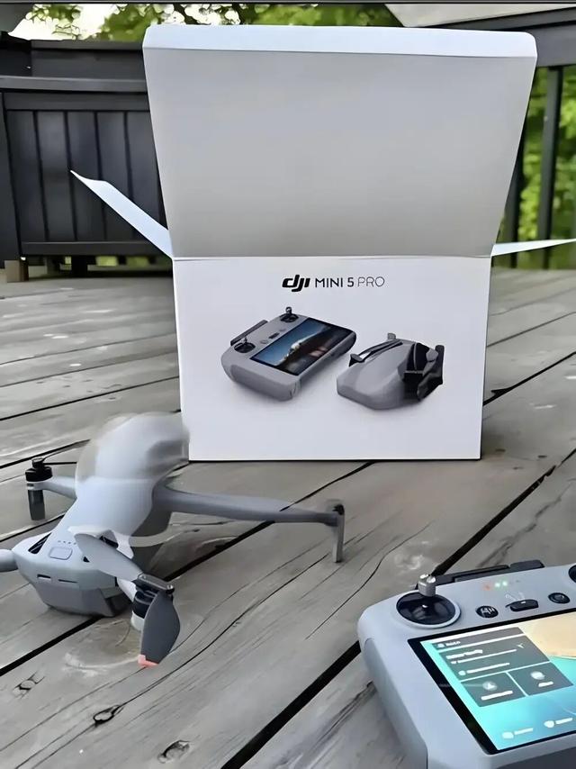大疆DJI Mini 5 Pro无人机海报曝光，9月16日发售