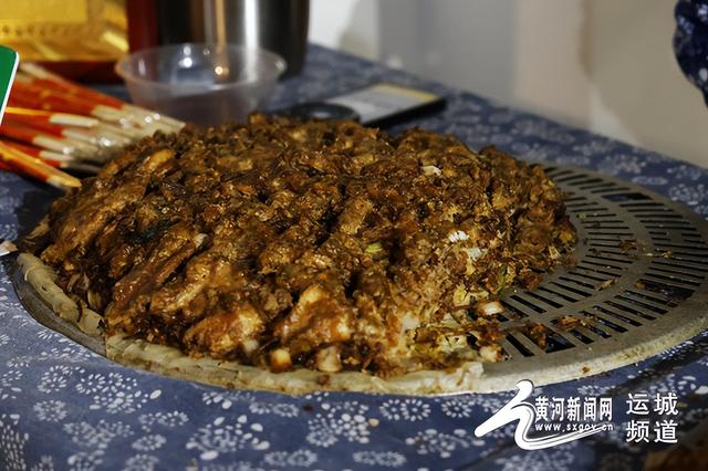 万荣：锦里古街人气旺