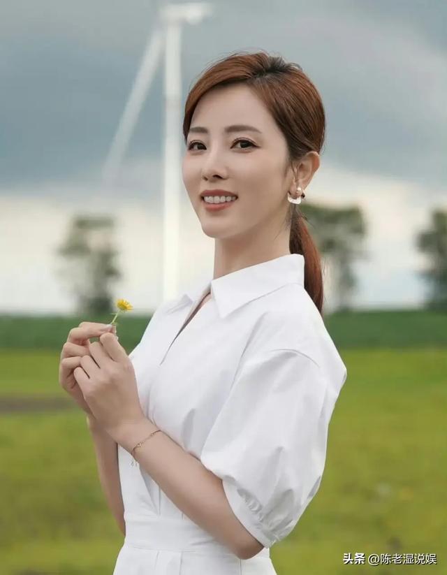 离开央视 2 年后，再看李思思如今的处境，任鲁豫的话终于有人信了