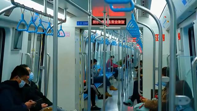 我们都在用力活着，却忘了为什么出发