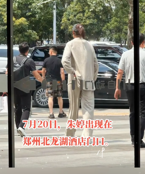 从“铁榔头”到“整容狂魔”，64岁郎平成了这样，差点认不出来了