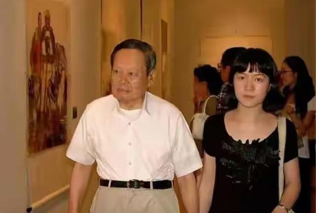 杨振宁妻子翁帆曾自白：为了丈夫的身体，我16年来都是早睡早起