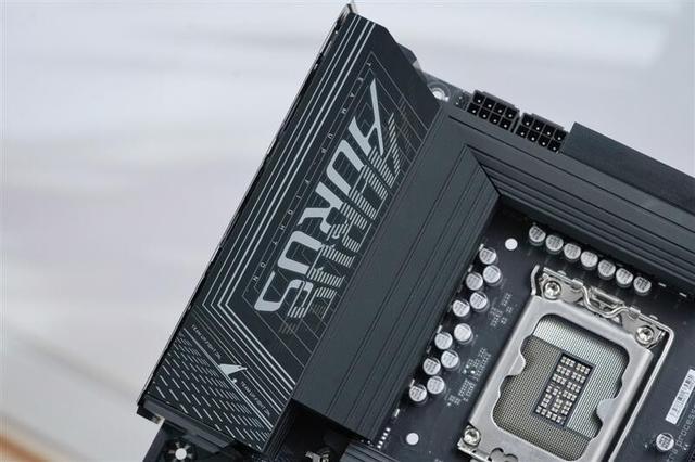 选主板别纠结！技嘉B860M电竞雕才是酷睿Ultra 7 265K绝配