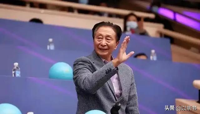 86岁宋世雄现状：定居北京老到认不出，托举儿女成才后却都在国外