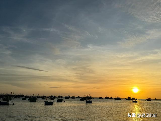 越南8日游（第六天，美奈仙女溪、红沙丘和小渔村日落）