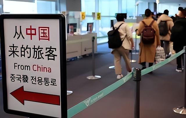 中日航线震动！50万张赴日机票被取消，高市下决心：大不了掀桌子