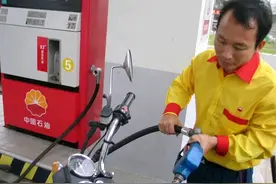 摩托车无牌证，加油站不给加油，摩托车不挂牌偷上路的时代结束了图片