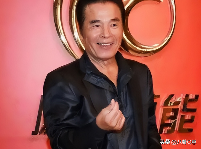 “6个老婆”同住一屋，每人每月7万零花钱，71岁又娶第七房小娇妻