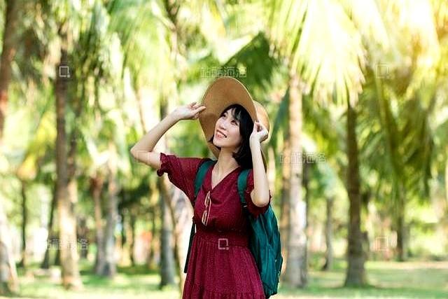 医生发现：夏季还坚持戴帽子的人！用不了多久，身体或会有5改善