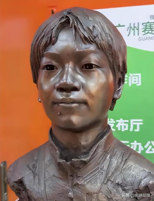 全红婵雕像事件持续发酵，宋清辉：应火速拆除全红婵雕像