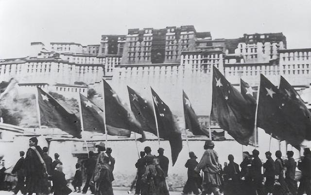毛主席与刘少奇的发展理念有分歧，70年后再看有何定论？