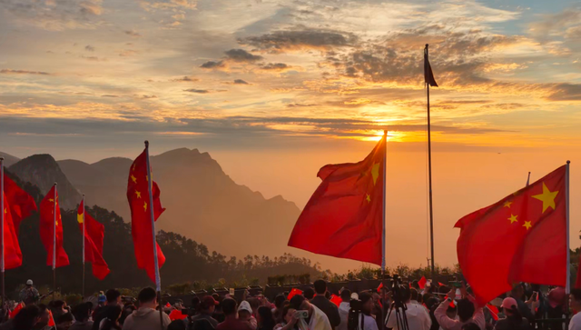 南昌全国“霸榜”！各大景区人流“爆棚”！江西开启“人山人海”模式！