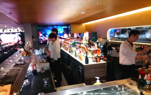 山海缔造的法中双味饕餮盛宴——深圳海上世界幕爵法餐探秘。