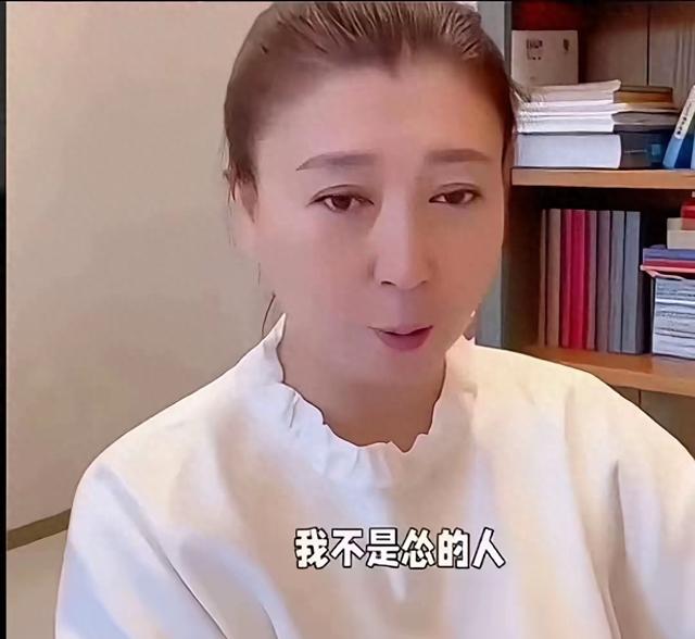 拔萝卜出泥！学历还没查清，闫学晶再迎噩耗，多位大V锤她恐坐牢