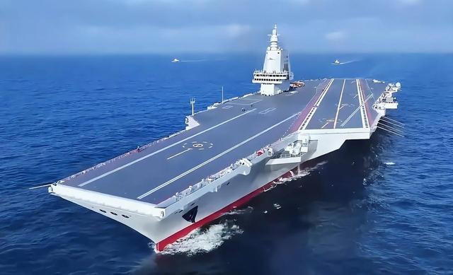 日本航母正式出港！高市早苗紧急表态后，普京做了一个明智的决定