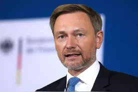 法德反对无效，G7发联合声明，将对华摊牌，中国猛抛美债运回黄金图片