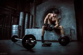 长期撸铁训练的人，身体会出现 7 大变化图片