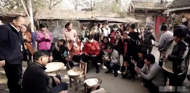 “大衣哥”被网暴案判了，女子剪辑数百条侮辱视频，下场大快人心