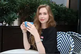 太感动了！一31岁的俄罗斯女子来北京旅游，认识一33岁单身男子图片