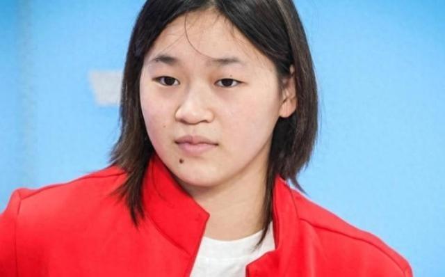 关系藏不住了？全红婵被王俊凯保镖一路护送，原来真相早有预兆