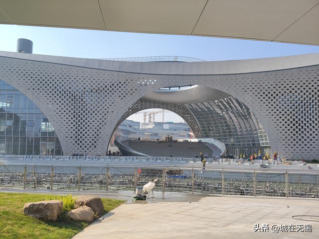 赶工热火朝天的无锡太湖湾音乐厅