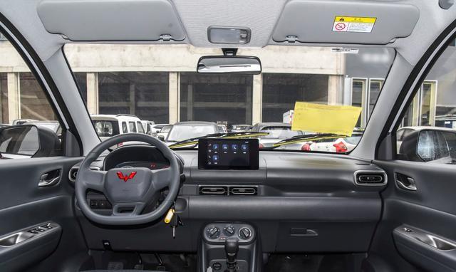 售价5.48万起，全新五菱宏光燃油版上市，外观内饰调整，动力升级