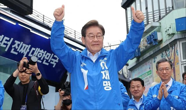 高市安排妥了，李在明在日本吃晚宴，饭还没下肚	，中方先回了14字